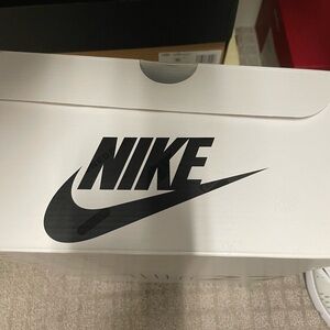 Nike Air Max 270 Men's Sizes 11 USA Black White Running Shoes AH8050 100 AM270